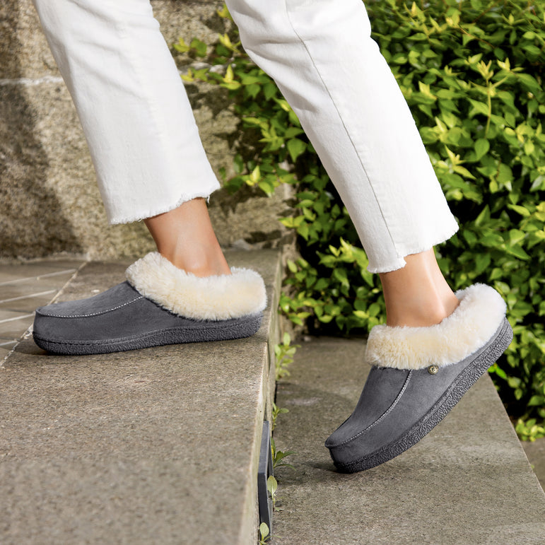 HomeTop Women's Comfy Moccasin Style Memory Foam Slip on Slippers Soft Micro Suede Clog House Shoes with Luxury Fuzzy Fur Collar