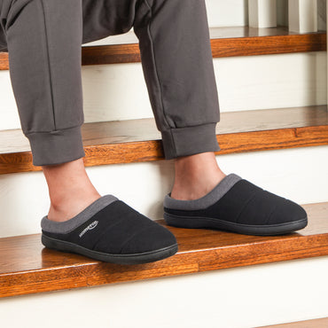 HomeTop Men's Quilted Slippers Cozy Soft Non-Slip De Velvet Memory Foam House Shoes